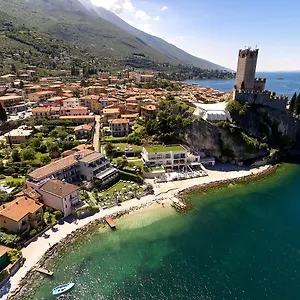 Отель Castello Front, Мальчезине